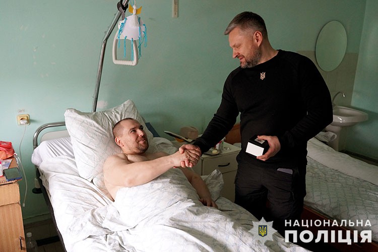 Police Chief Visits Woundedn
