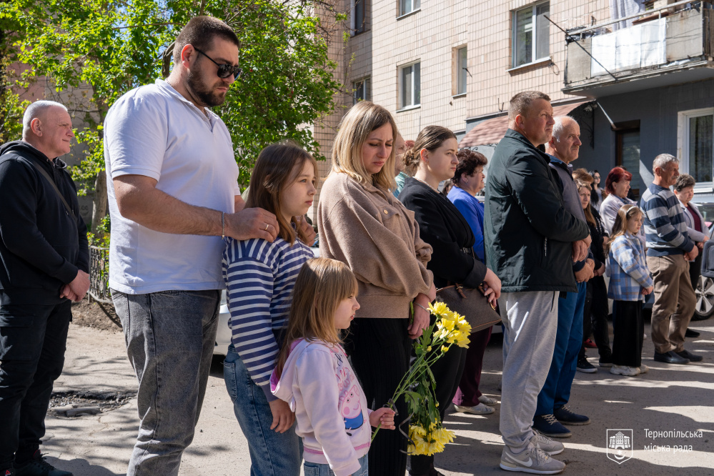 меморіальна таблиця валерій данилюк 28 04 2025 1