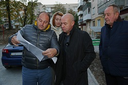 Надал двір