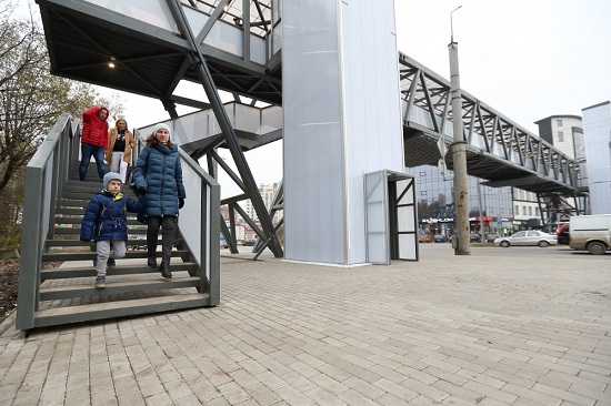 vidkrityat novogo nadzemnogo pishohidnogo perehodu u ternopoli na vul 15 kvitnya 2